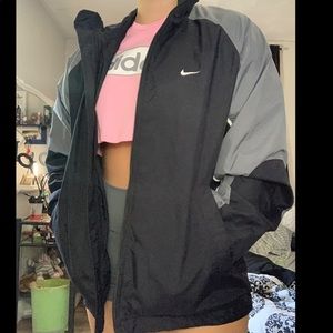 VINTAGE NIKE WINDBREAKER
